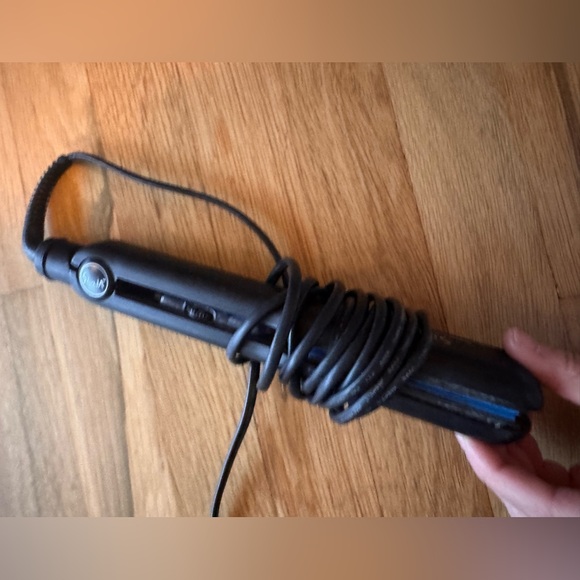 Solis Black Hair Straightener - Picture 3 of 5